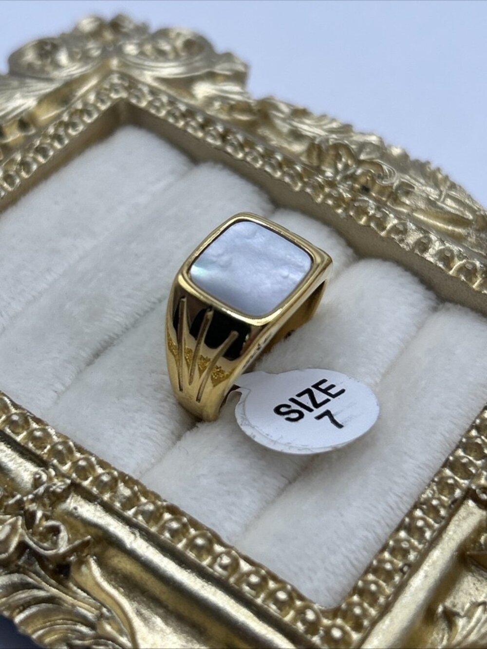 Vintage NOS Gold Tone Signet Ring Faux Mother of Pearl Size 7 Unisex Jewelry - Picture 5 of 16